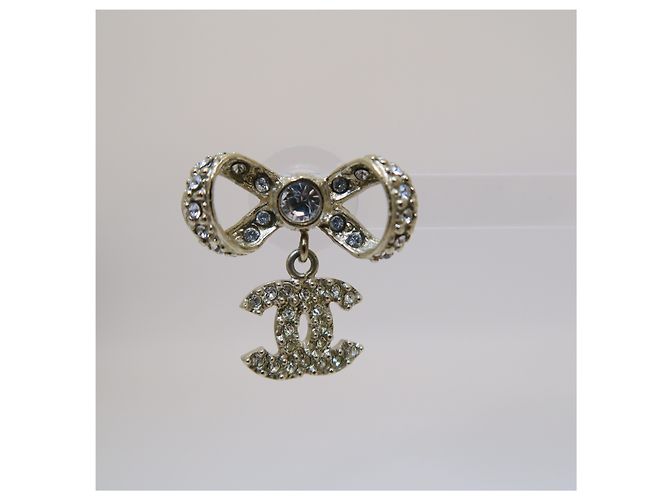 Chanel Orecchini a nastro di cristallo con logo CC dorato Grade - vista 6