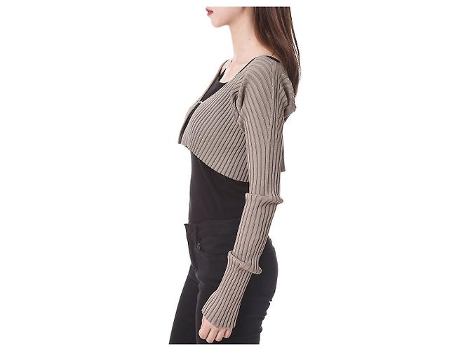 Jacquemus Kurzes Rippstrick-Cardigan mit Mikro-Gold-Logo - Ansicht 11