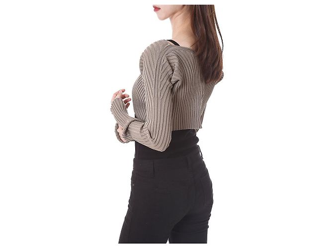 Jacquemus Kurzes Rippstrick-Cardigan mit Mikro-Gold-Logo - Ansicht 15