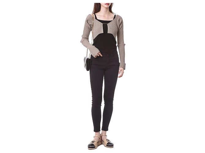 Jacquemus Kurzes Rippstrick-Cardigan mit Mikro-Gold-Logo - Ansicht 20