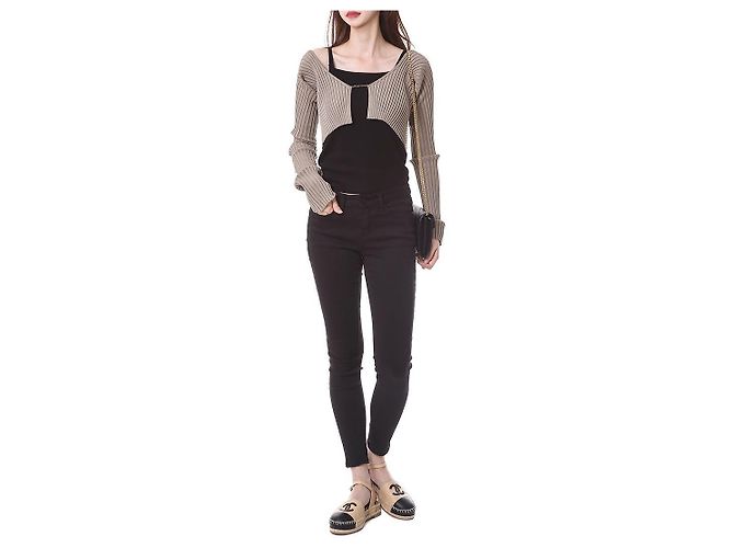 Jacquemus Kurzes Rippstrick-Cardigan mit Mikro-Gold-Logo - Ansicht 21
