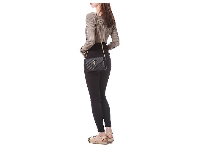 Jacquemus Kurzes Rippstrick-Cardigan mit Mikro-Gold-Logo - Ansicht 23