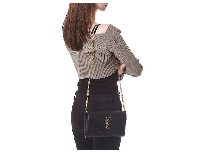 Jacquemus Kurzes Rippstrick-Cardigan mit Mikro-Gold-Logo - Ansicht 24