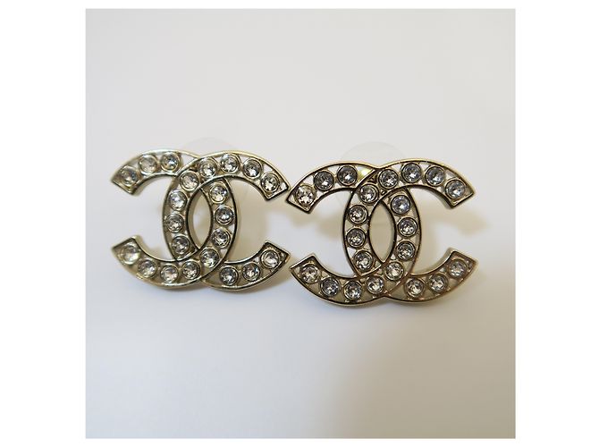 Chanel Orecchini in metallo dorato con logo CC e cristalli - vista 11