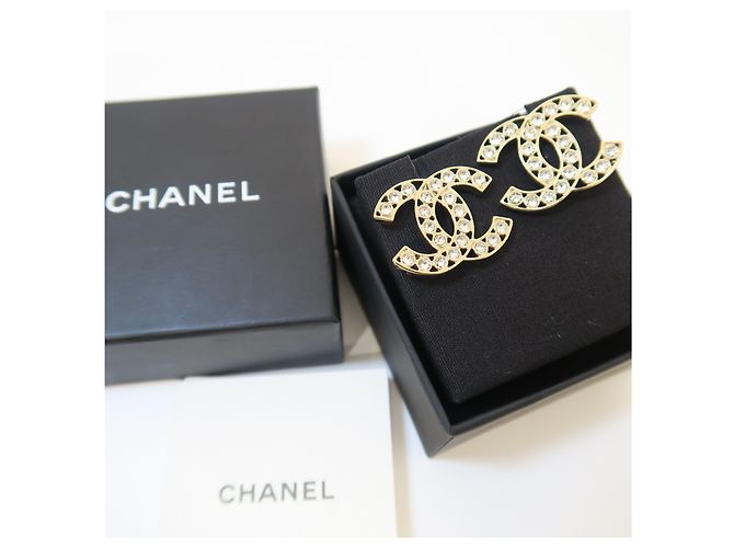 Chanel Orecchini in metallo dorato con logo CC e cristalli - vista 4