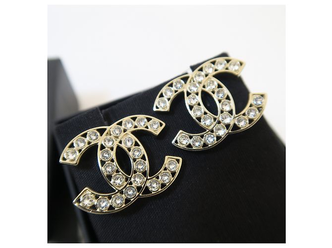Chanel Orecchini in metallo dorato con logo CC e cristalli - vista 6