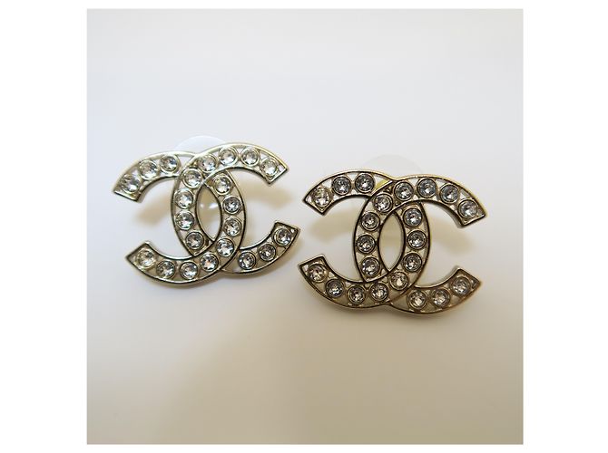 Chanel Orecchini in metallo dorato con logo CC e cristalli - vista 7
