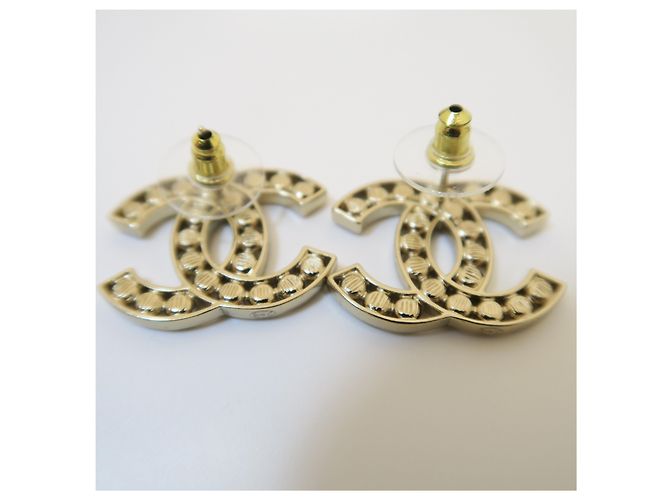 Chanel Orecchini in metallo dorato con logo CC e cristalli - vista 9