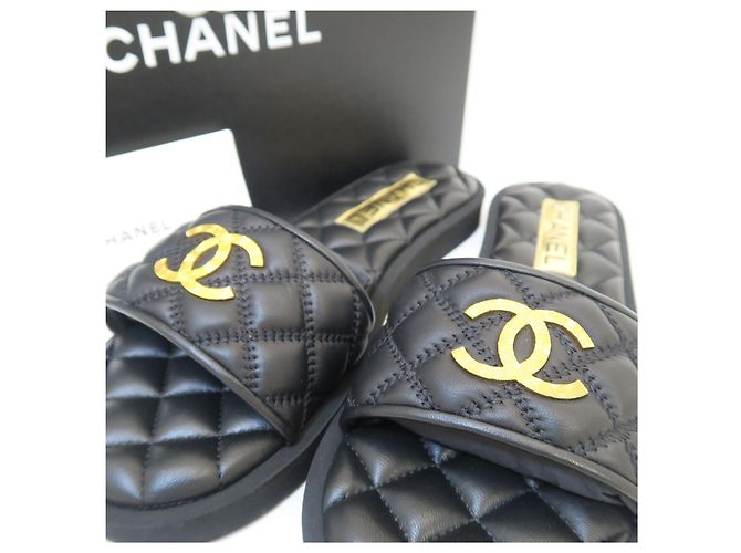 Chanel Mules matelassé con logo dorato - vista 3