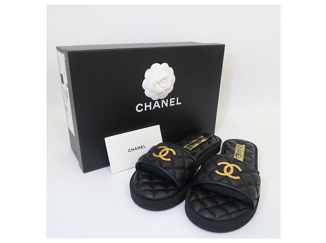 Chanel Mules matelassé con logo dorato - vista 9