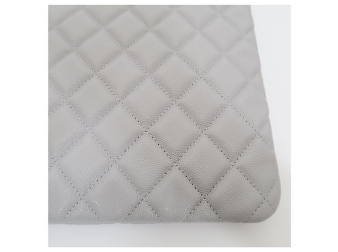 Chanel Clutch Classic Caviar Large Gray - vista 5
