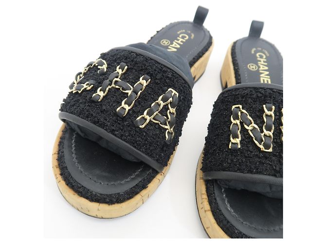 Chanel Pantofole in tweed nero con lettere - vista 5