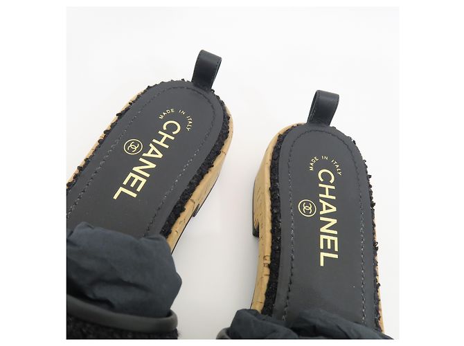 Chanel Pantofole in tweed nero con lettere - vista 9