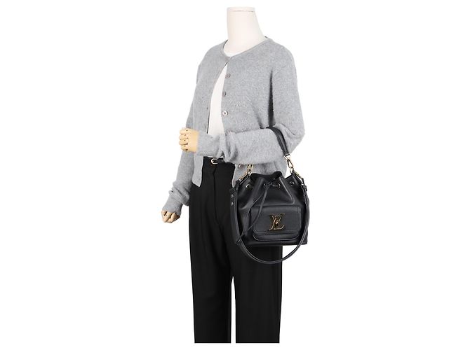 Bucket Louis Vuitton Borsa Tote a Secchiello in Pelle Nera - vista 14