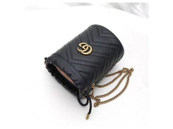 Gucci Mini Borsa a Secchiello GG Marmont in Matelassé Chevron Nera - vista 5