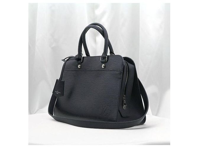 Louis Vuitton Banu MM Top Handle in pelle Epi nera - vista 3