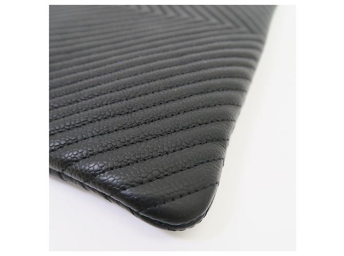 Chanel Classic Caviar Chevron Silver New Medium Clutch - vista 4