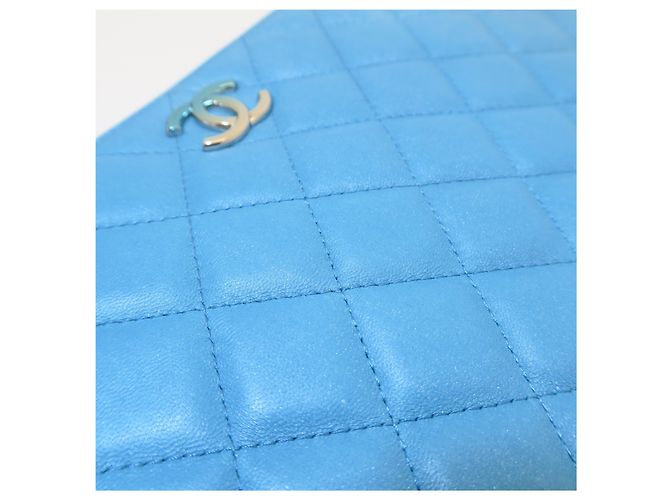 Chanel Clutch Medium Blu Sfumata con Grande Logo CC - vista 3