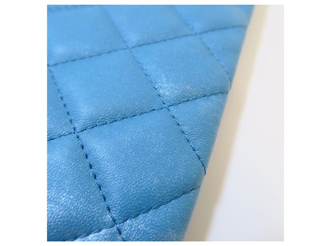 Chanel Clutch Medium Blu Sfumata con Grande Logo CC - vista 4