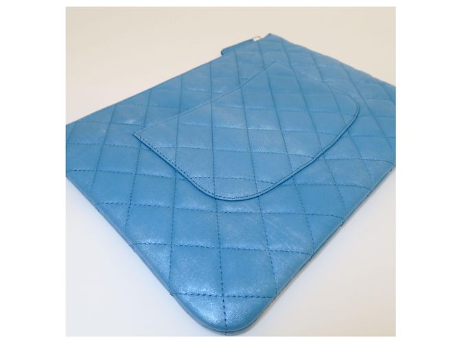 Chanel Clutch Medium Blu Sfumata con Grande Logo CC - vista 7