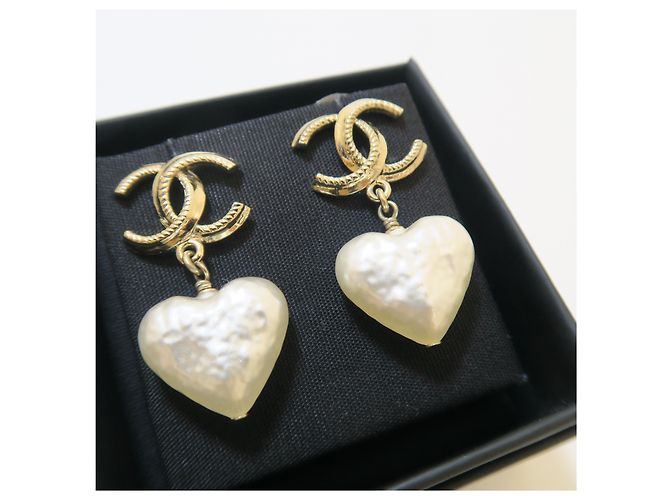 Chanel Orecchini Jenny con logo CC, cuore e perla a goccia - vista 4