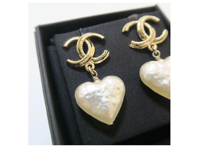 Chanel Orecchini Jenny con logo CC, cuore e perla a goccia - vista 5