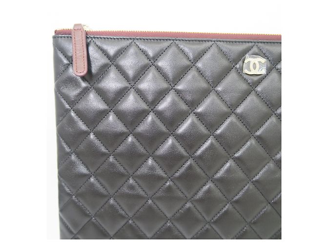 Chanel Clutch matelassé nera classica con logo CC dorato Large Series - vista 4