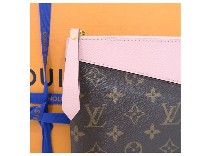 Louis Vuitton Pouch Daily Clutch in Monogram Canvas - vista 3