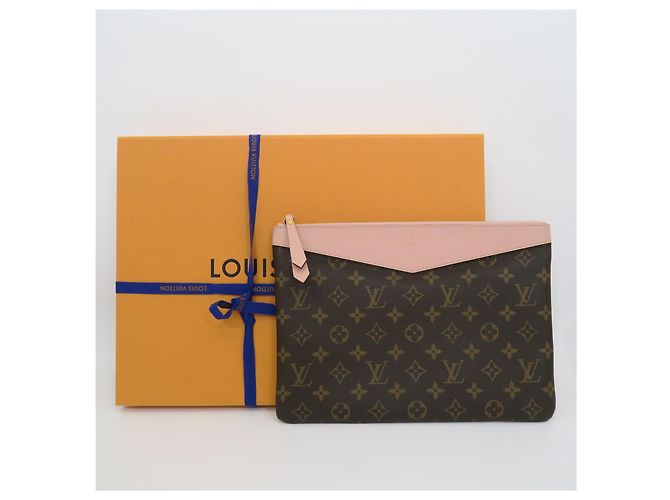 Louis Vuitton Pouch Daily Clutch in Monogram Canvas - vista 7