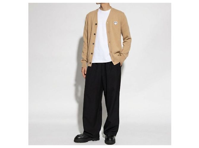 Comme Des Garcons Beiger Wollcardigan mit weißem Herz-Patch - Ansicht 4