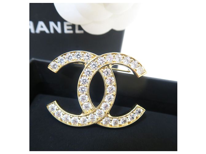 Chanel Spilla in cristallo con logo CC dorato - vista 2