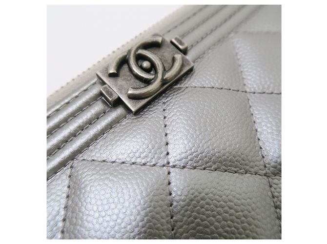 Chanel Caviar Silver Boy Clutch Large Series - vista 4