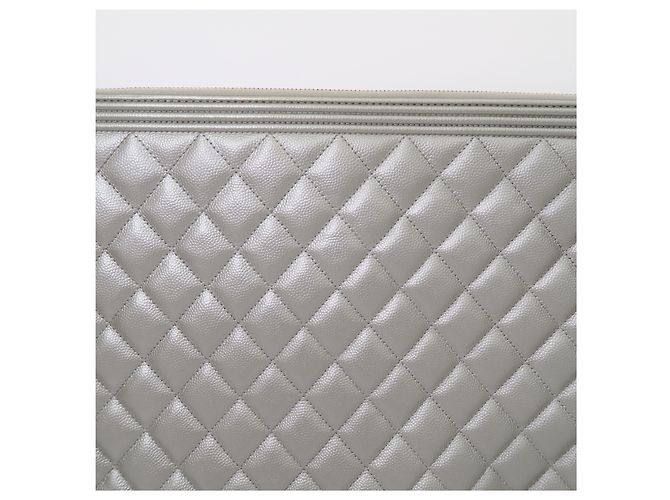 Chanel Caviar Silver Boy Clutch Large Series - vista 5