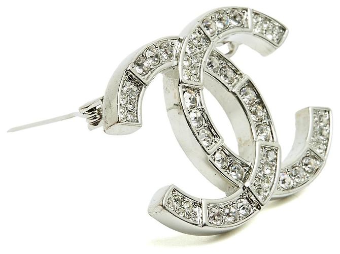 Chanel 2021 Spilla CC Metallo Argentato Strass - vista 3