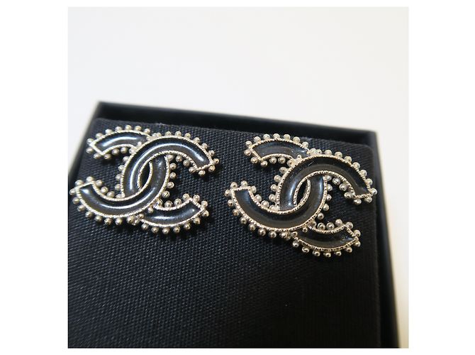 Chanel Orecchini CC Logo Argentati Neri - vista 2