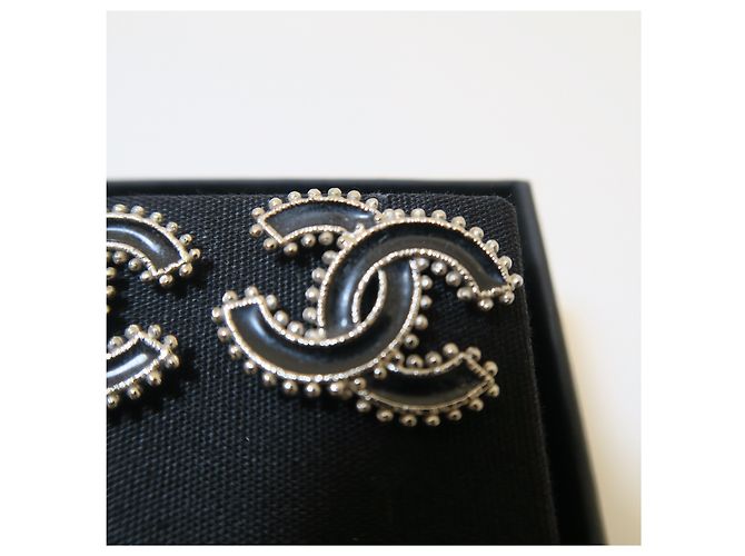Chanel Orecchini CC Logo Argentati Neri - vista 3