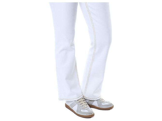 Tory Burch Vaqueros blancos cropped flare con costuras amarillas - vista 13