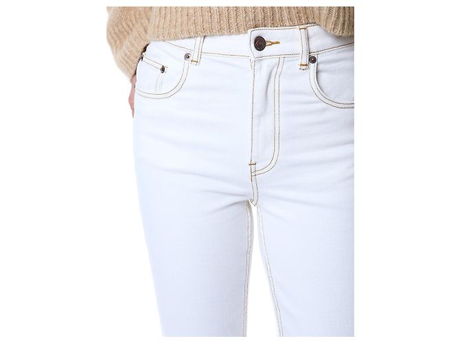 Tory Burch Vaqueros blancos cropped flare con costuras amarillas - vista 9