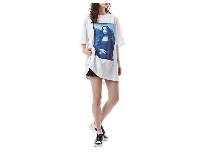 Off White Oversized T-Shirt für Damen mit Mona Lisa Print - Ansicht 9