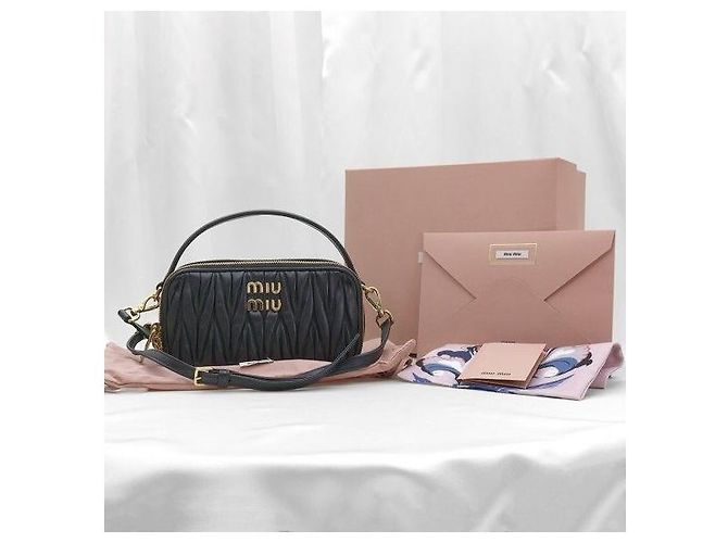 Miu Miu Tote in Napa Matelassé nera e oro - vista 2