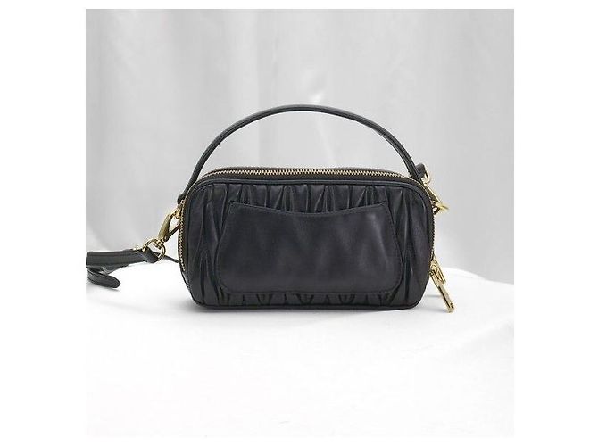 Miu Miu Tote in Napa Matelassé nera e oro - vista 4