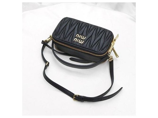 Miu Miu Tote in Napa Matelassé nera e oro - vista 5