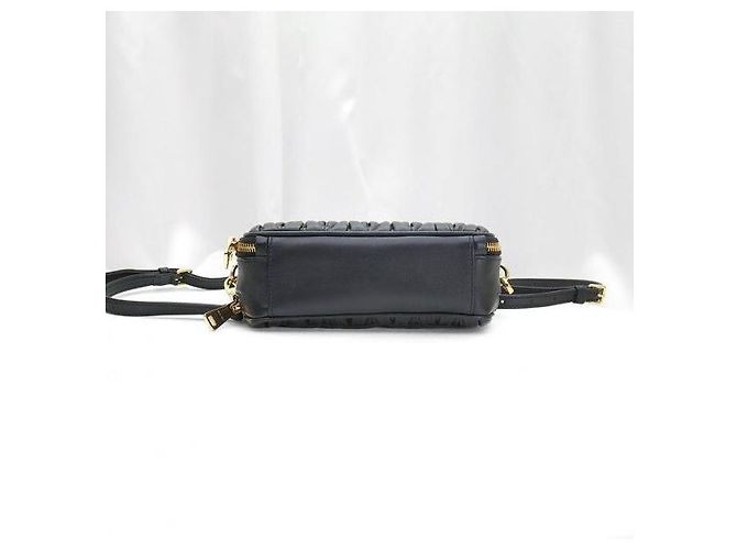 Miu Miu Tote in Napa Matelassé nera e oro - vista 6