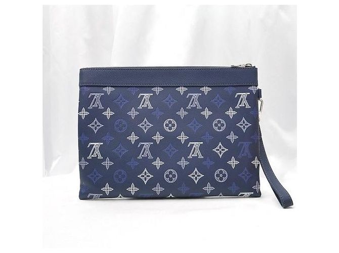 Louis Vuitton Clutch Pochette Accessoires in tela Shadow Monogram bicolore - vista 4