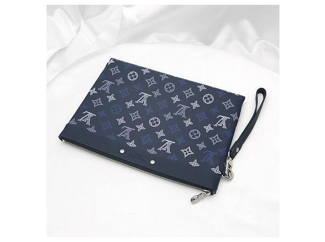 Louis Vuitton Clutch Pochette Accessoires in tela Shadow Monogram bicolore - vista 5