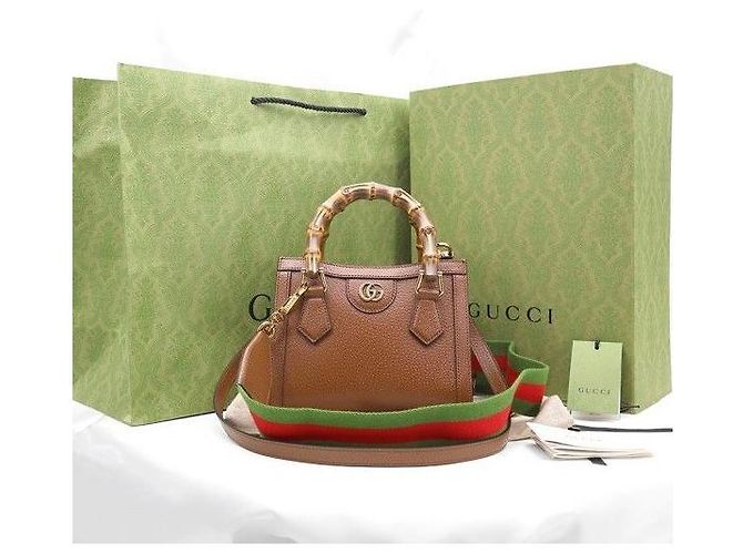 Gucci Borsa a tracolla Mini Diana in pelle marrone con bambù - vista 2