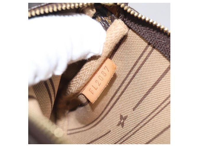 Louis Vuitton Pochette Accessoires Limited Edition Monogram Canvas Mini - vista 7
