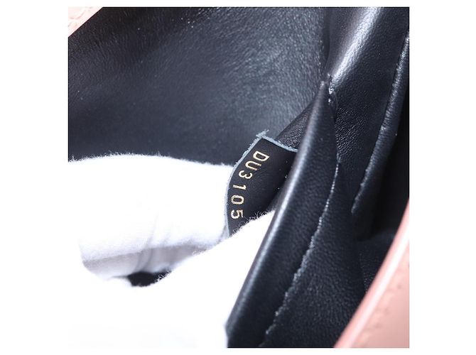 Louis Vuitton Sac Triangle Embellished Glazed Calfskin PM - vista 7