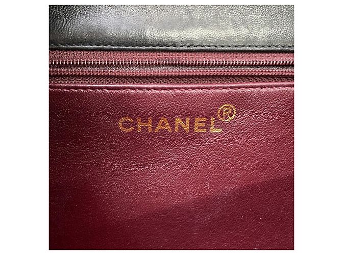 Borsa a tracolla con catena Chanel in pelle d'agnello nera - vista 13