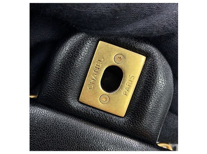 Borsa a tracolla con catena Chanel in pelle d'agnello nera - vista 10